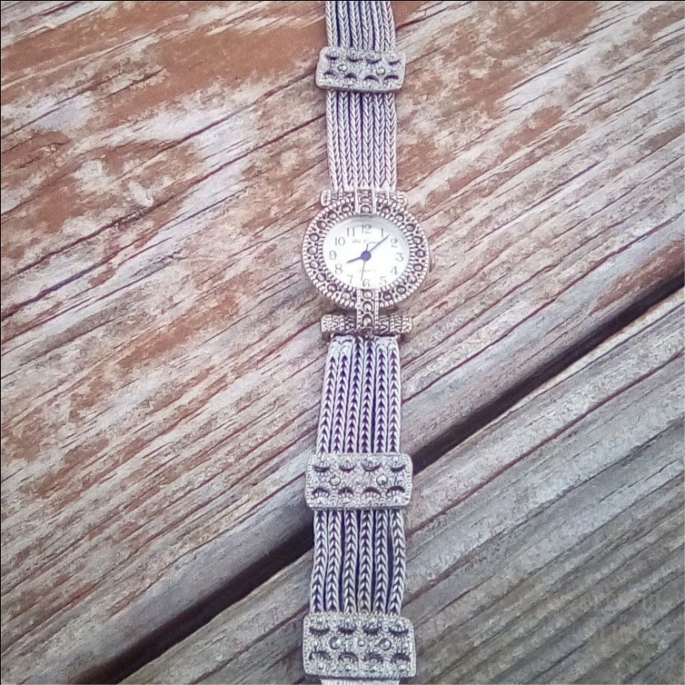 De Vons Vintage Silver-Tone Bracelet Watch 0.5" Dial Small Wrist